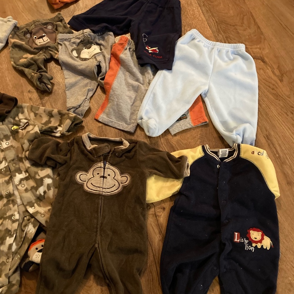 Bundle #3 boys 0-3 month clothes - Picture 4 of 5